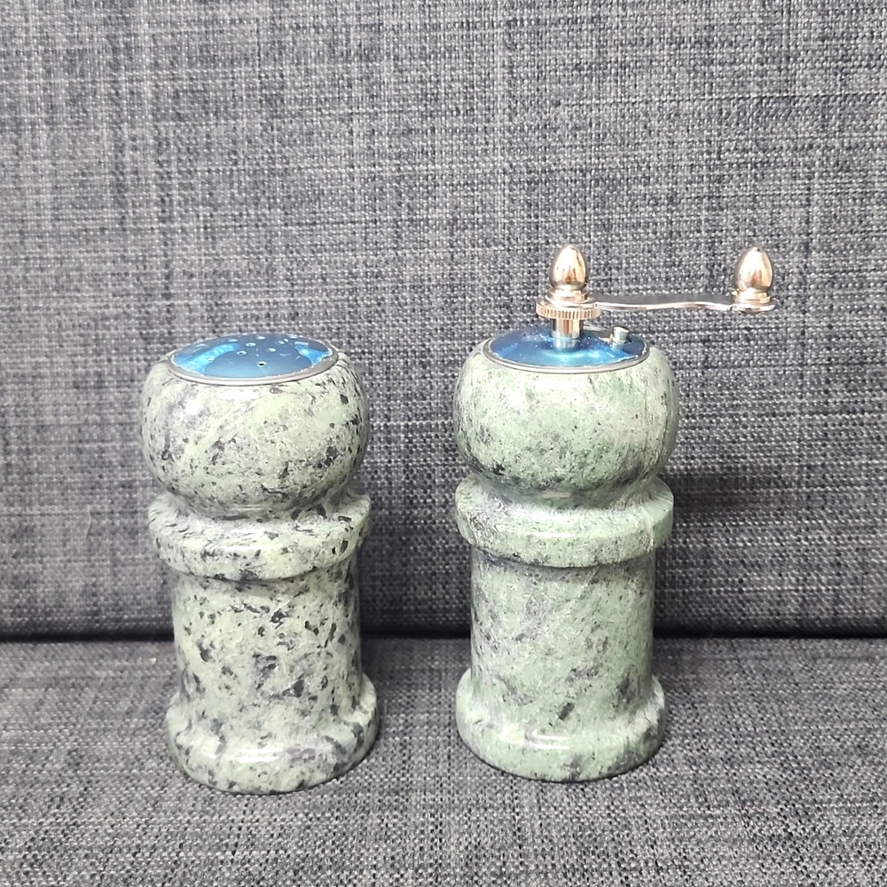 VINTAGE Green Granite Sal Shaker and Pepper Grinder